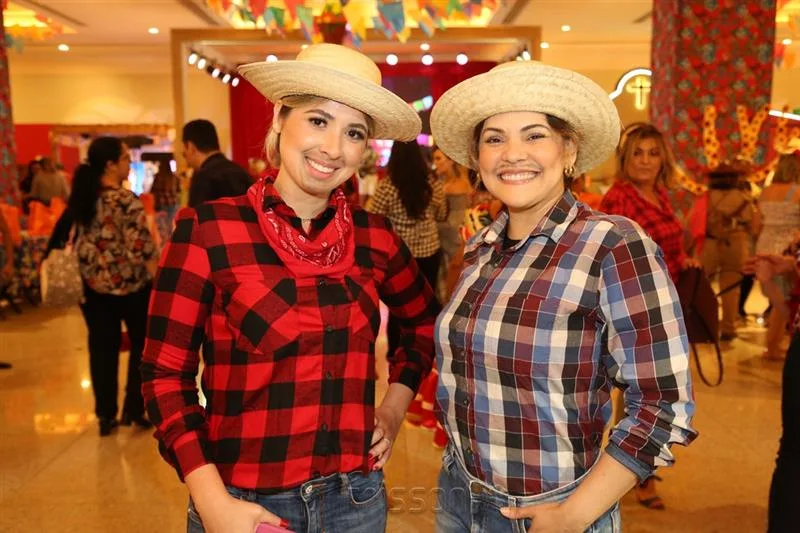 Karine Costa e Luana Milfom