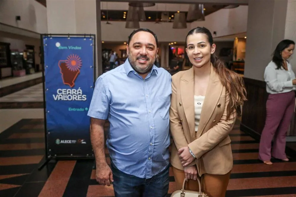 Alex Nunes e Paloma Araújo