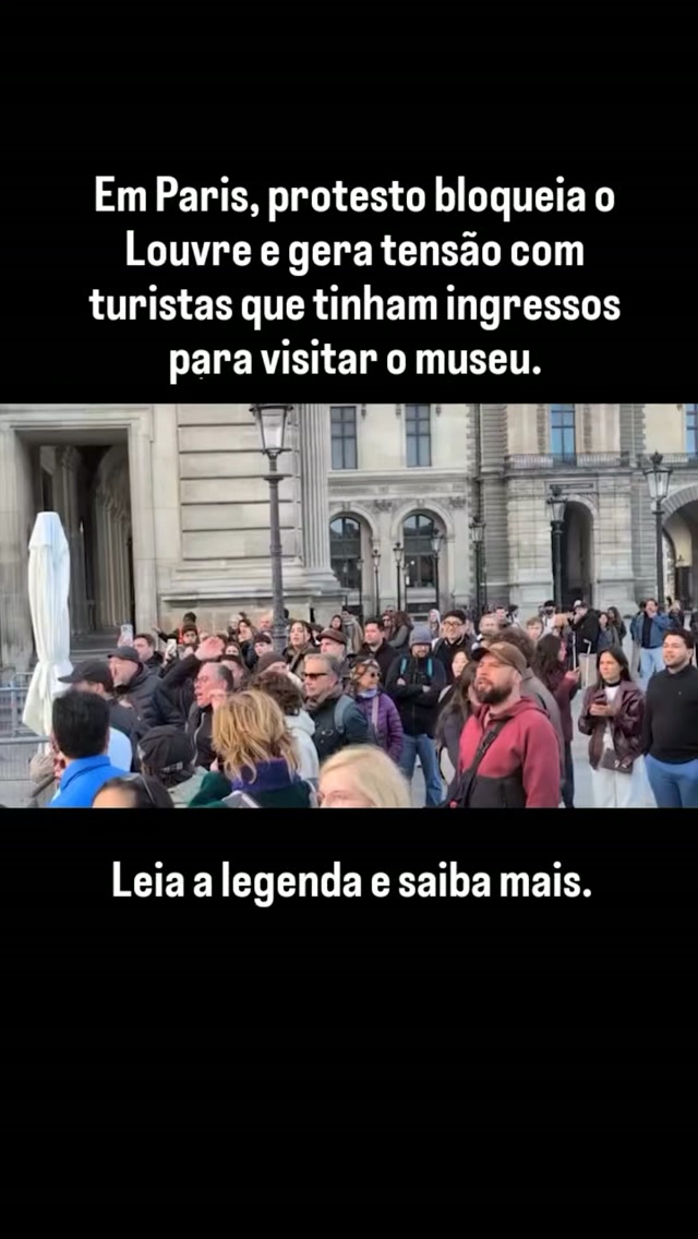 Turistas que chegaram ao Museu do Louvre, em Paris, nesta segunda-feira (19), encontraram as entradas bloqueadas por estudantes e não puderam iniciar a visita no horário previsto.