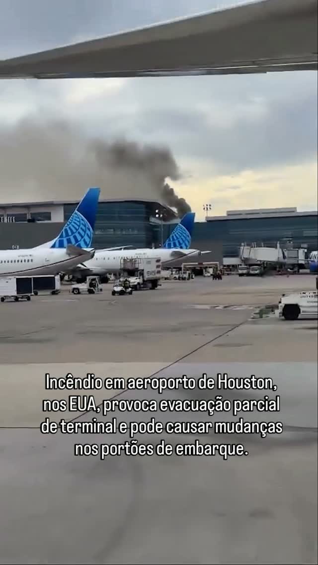 Um incêndio atingiu o restaurante Ember, localizado no Terminal C Norte do Aeroporto Intercontinental George Bush (IAH), em Houston, no Texas, na tarde de terça-feira (27). Uma gra
